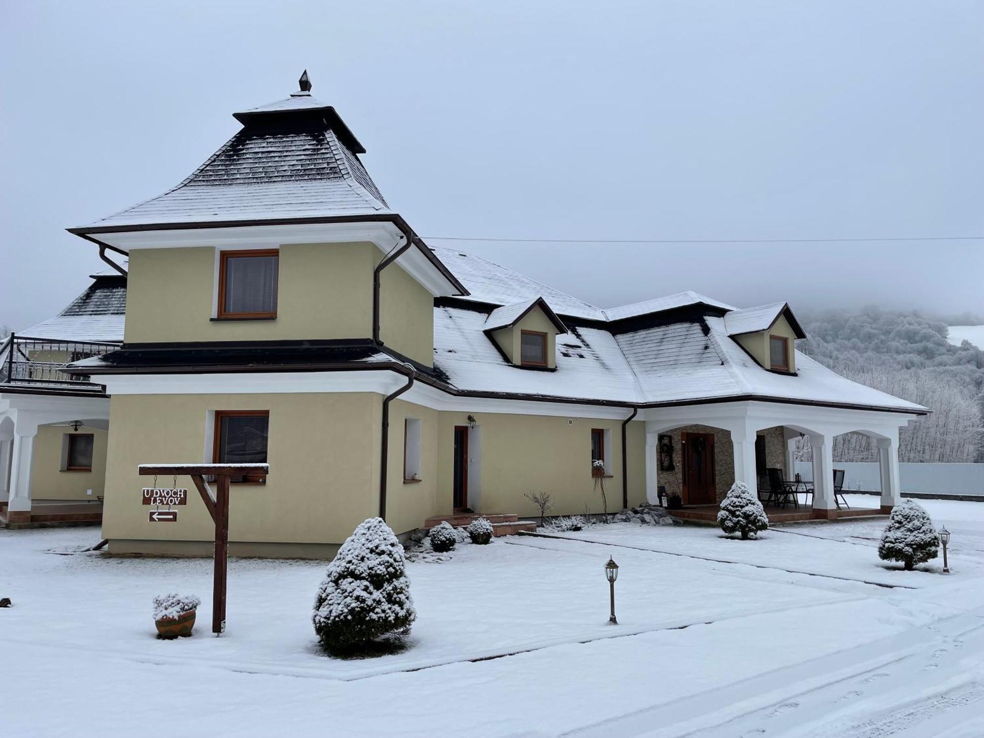 Penzion U Dvoch Levov Oravsky Podzamok Exterior foto